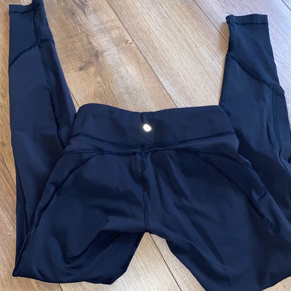 LuLulemon size 1/2, XS black gym pants great bottom design. Lu Lu lemon.